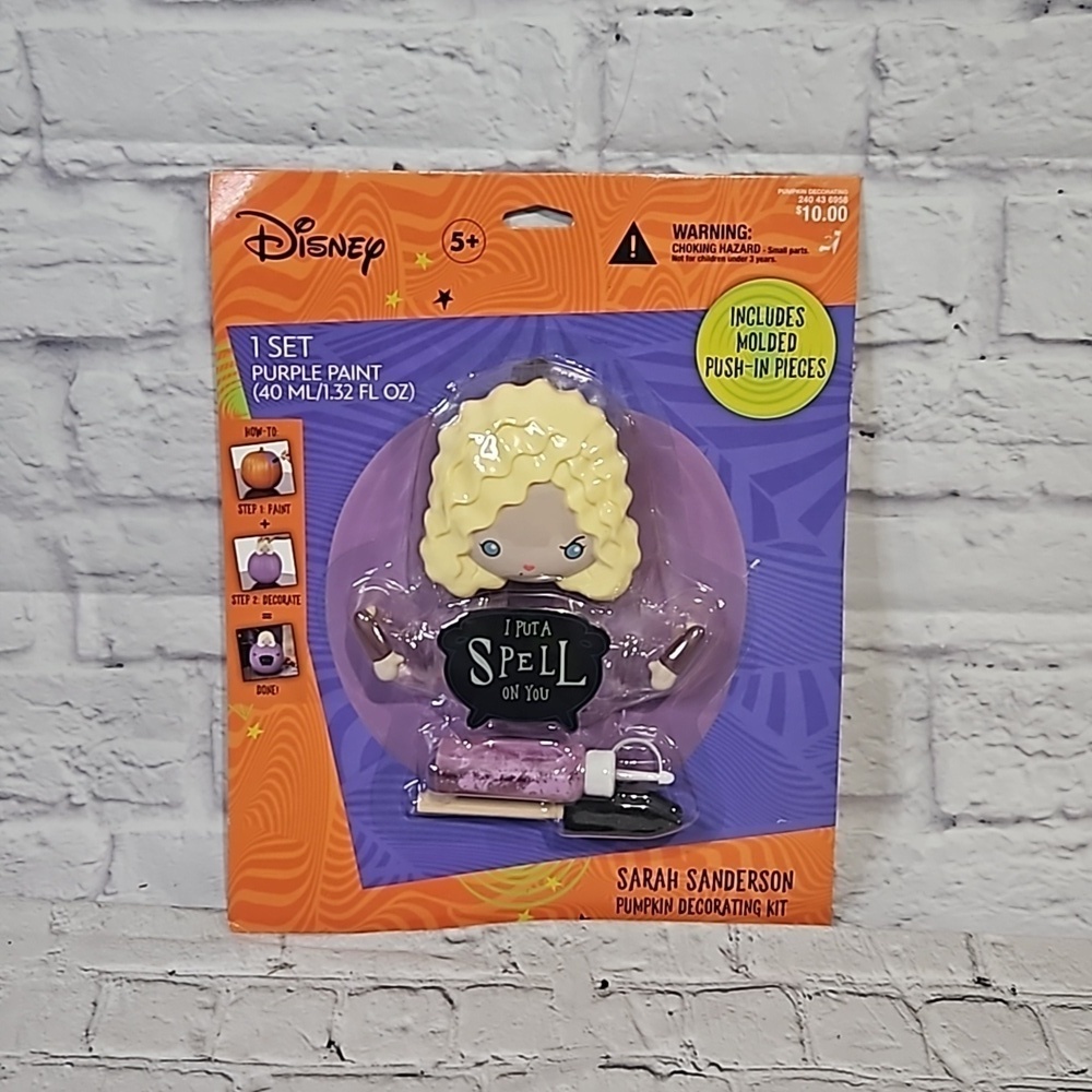 Hocus Pocus pumpkin decorating kit
